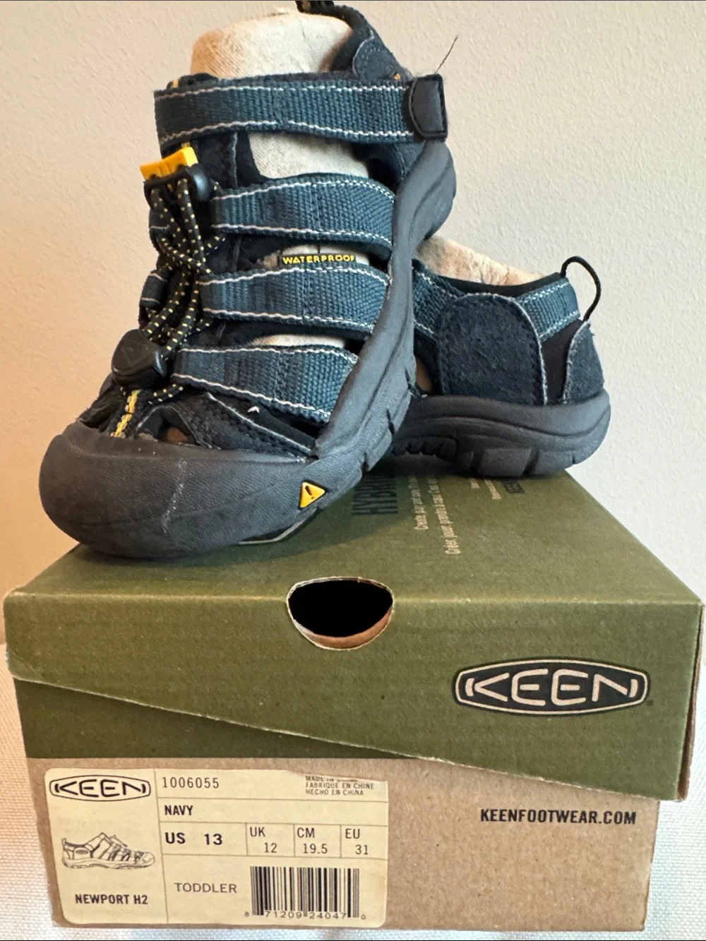 Keen Kids/toddler US SZ 13 Newport H2  Navy and Black Closed-Toe Outdoor Sandals